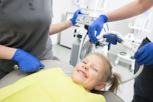Odwapnienie szkliwa u dzieci - jak sobie z tym radzić?